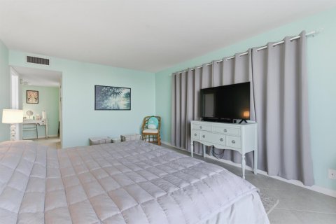 Condo in South Palm Beach, Florida, 2 bedrooms № 2083348 - photo 22