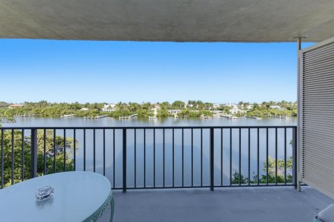 Condo in South Palm Beach, Florida, 2 bedrooms № 2083348 - photo 28