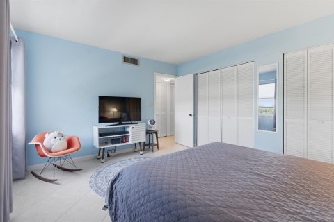 Condo in South Palm Beach, Florida, 2 bedrooms № 2083348 - photo 20