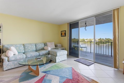 Condo in South Palm Beach, Florida, 2 bedrooms № 2083348 - photo 7