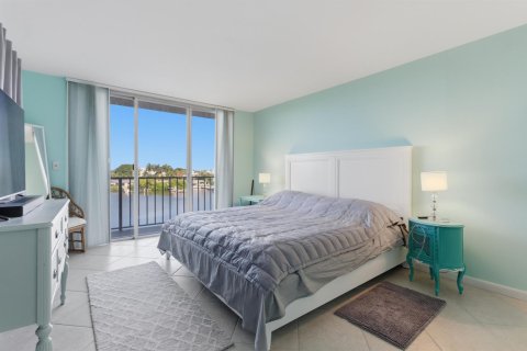 Condo in South Palm Beach, Florida, 2 bedrooms № 2083348 - photo 18