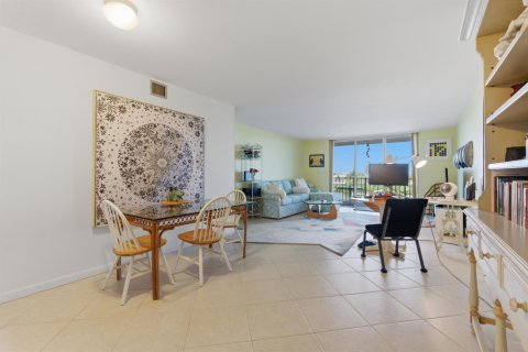 Condo in South Palm Beach, Florida, 2 bedrooms № 2083348 - photo 12
