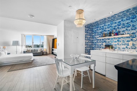 Condo in Miami Beach, Florida  № 1947221 - photo 3