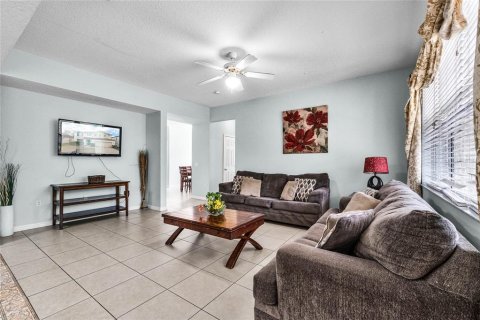 Casa en venta en Davenport, Florida, 7 dormitorios, 288.18 m2 № 1716909 - foto 8