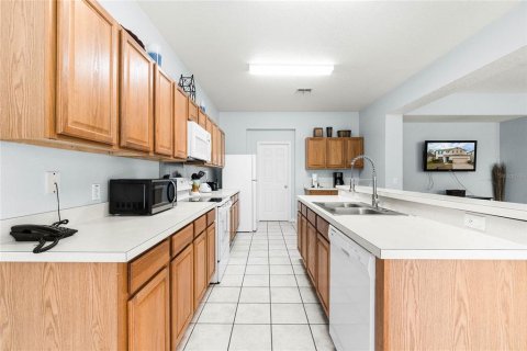 Casa en venta en Davenport, Florida, 7 dormitorios, 288.18 m2 № 1716909 - foto 11