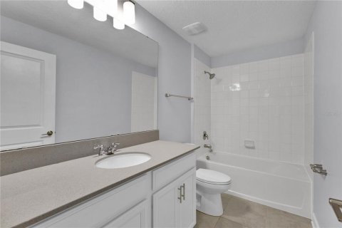 Townhouse in Winter Garden, Florida 3 bedrooms, 141.03 sq.m. № 2203409 - photo 10
