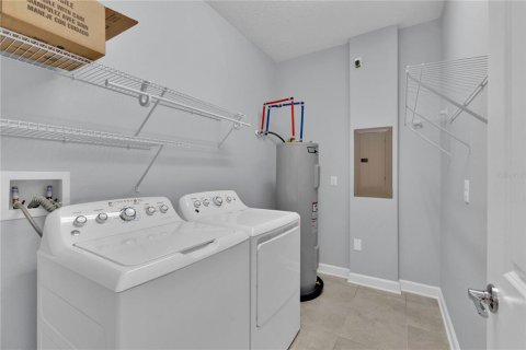 Townhouse in Winter Garden, Florida 3 bedrooms, 141.03 sq.m. № 2203409 - photo 12