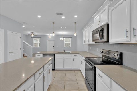 Townhouse in Winter Garden, Florida 3 bedrooms, 141.03 sq.m. № 2203409 - photo 2