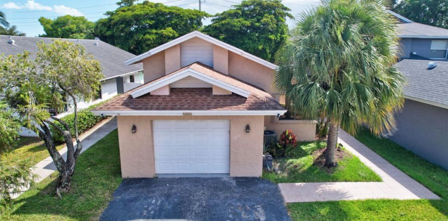 Casa en Sunrise, Florida 3 dormitorios, 135.64 m2 № 1875717