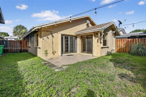 Casa en alquiler en Sunrise, Florida, 3 dormitorios, 135.64 m2 № 1875717 - foto 10