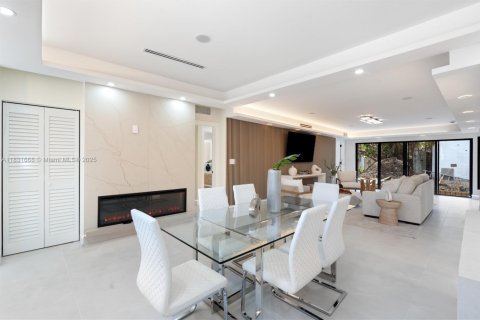 House in Hollywood, Florida 4 bedrooms, 133.04 sq.m. № 1848257 - photo 7