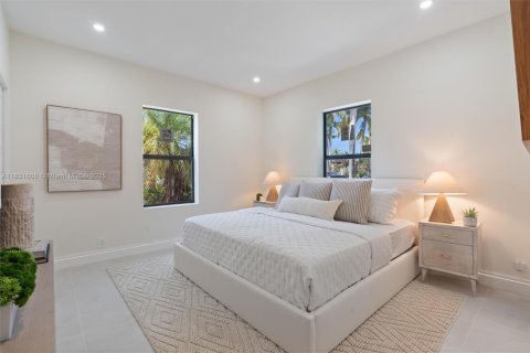House in Hollywood, Florida 4 bedrooms, 133.04 sq.m. № 1848257 - photo 12