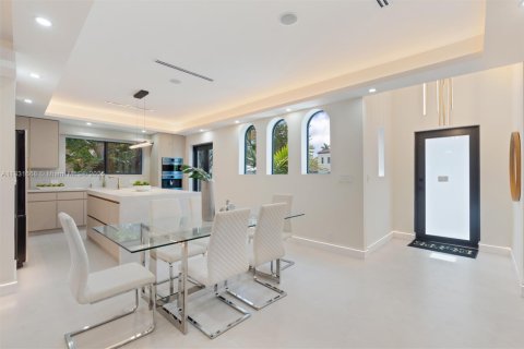House in Hollywood, Florida 4 bedrooms, 133.04 sq.m. № 1848257 - photo 10