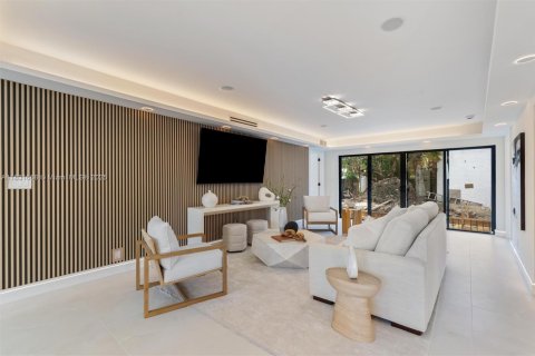 House in Hollywood, Florida 4 bedrooms, 133.04 sq.m. № 1848257 - photo 2