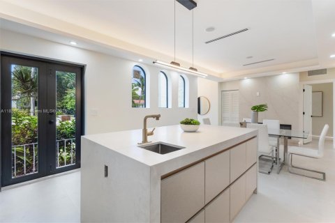 House in Hollywood, Florida 4 bedrooms, 133.04 sq.m. № 1848257 - photo 6