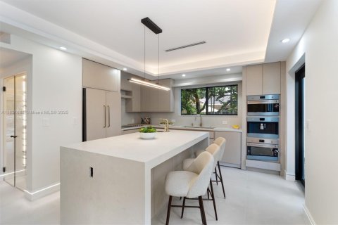 House in Hollywood, Florida 4 bedrooms, 133.04 sq.m. № 1848257 - photo 4