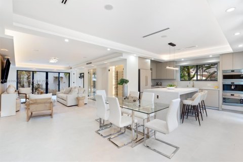 House in Hollywood, Florida 4 bedrooms, 133.04 sq.m. № 1848257 - photo 8