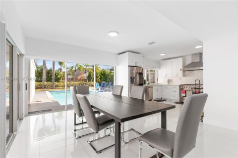 Villa ou maison à vendre à Cutler Bay, Floride: 5 chambres, 218.04 m2 № 1999378 - photo 11