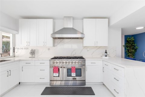 Villa ou maison à vendre à Cutler Bay, Floride: 5 chambres, 218.04 m2 № 1999378 - photo 16