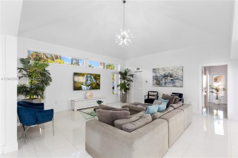 Villa ou maison à vendre à Cutler Bay, Floride: 5 chambres, 218.04 m2 № 1999378 - photo 7