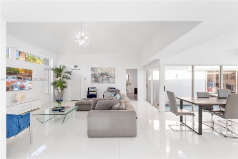 Villa ou maison à vendre à Cutler Bay, Floride: 5 chambres, 218.04 m2 № 1999378 - photo 6