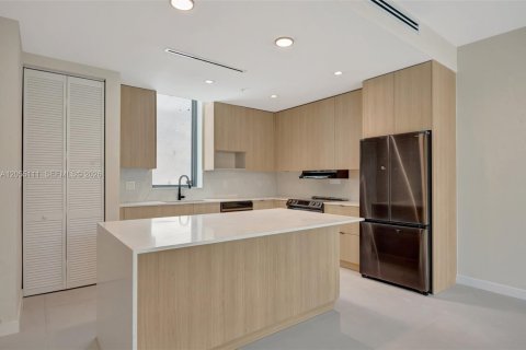 Touwnhouse à vendre à Miami, Floride: 3 chambres, 226.87 m2 № 2269506 - photo 7