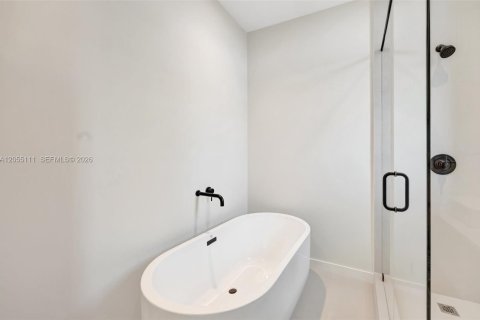 Touwnhouse à vendre à Miami, Floride: 3 chambres, 226.87 m2 № 2269506 - photo 17