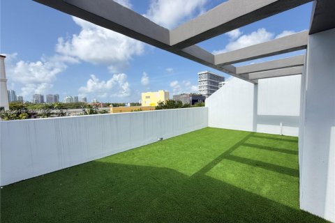 Touwnhouse à vendre à Miami, Floride: 3 chambres, 226.87 m2 № 2269506 - photo 23