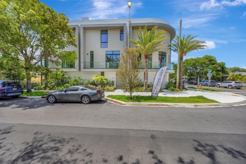 Touwnhouse à vendre à Miami, Floride: 3 chambres, 226.87 m2 № 2269506 - photo 30