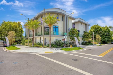 Touwnhouse à Miami, Floride 3 chambres, 226.87 m2 № 2269506