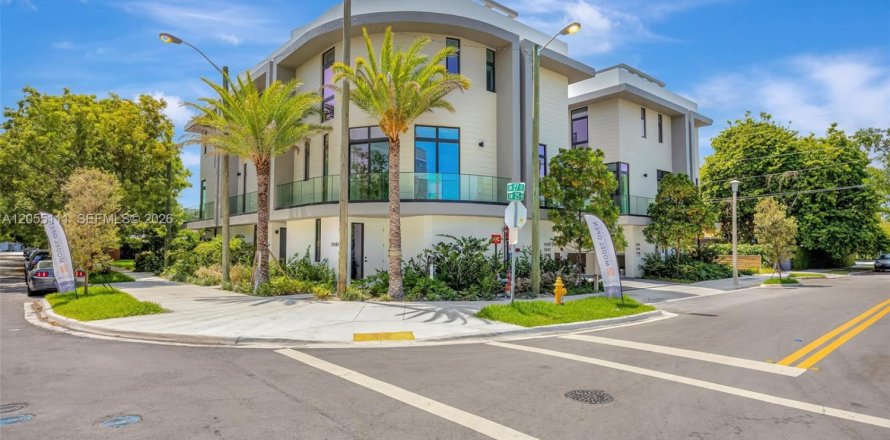 Touwnhouse à Miami, Floride 3 chambres, 226.87 m2 № 2269506
