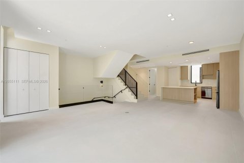 Touwnhouse à vendre à Miami, Floride: 3 chambres, 226.87 m2 № 2269506 - photo 11