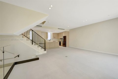 Touwnhouse à vendre à Miami, Floride: 3 chambres, 226.87 m2 № 2269506 - photo 10