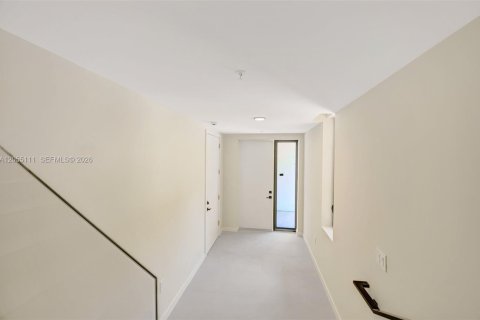 Touwnhouse à vendre à Miami, Floride: 3 chambres, 226.87 m2 № 2269506 - photo 3