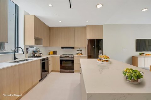 Touwnhouse à vendre à Miami, Floride: 3 chambres, 226.87 m2 № 2269506 - photo 8