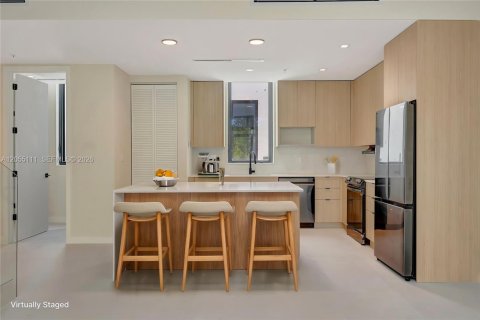 Touwnhouse à vendre à Miami, Floride: 3 chambres, 226.87 m2 № 2269506 - photo 6