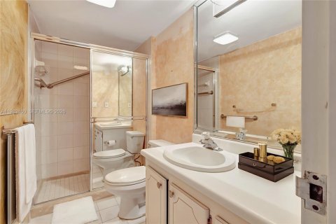 Купить кондоминиум в Авентура, Флорида 2 спальни, 121.52м2, № 2045532 - фото 14
