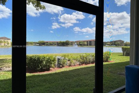 Copropriété à louer à Pembroke Pines, Floride: 2 chambres, 105.63 m2 № 2046401 - photo 12