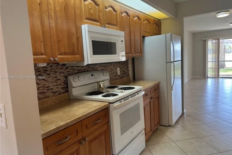 Copropriété à louer à Pembroke Pines, Floride: 2 chambres, 105.63 m2 № 2046401 - photo 7