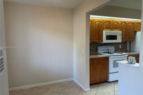 Copropriété à louer à Pembroke Pines, Floride: 2 chambres, 105.63 m2 № 2046401 - photo 5