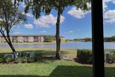Copropriété à louer à Pembroke Pines, Floride: 2 chambres, 105.63 m2 № 2046401 - photo 14