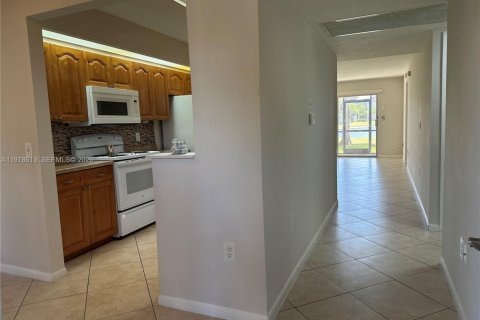 Copropriété à louer à Pembroke Pines, Floride: 2 chambres, 105.63 m2 № 2046401 - photo 9