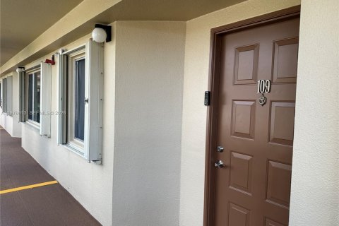 Copropriété à louer à Pembroke Pines, Floride: 2 chambres, 105.63 m2 № 2046401 - photo 23