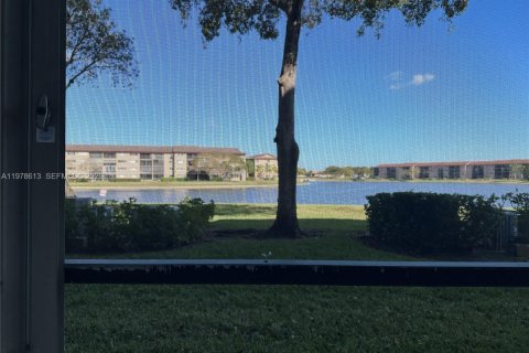 Copropriété à louer à Pembroke Pines, Floride: 2 chambres, 105.63 m2 № 2046401 - photo 16