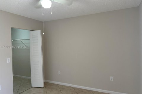 Copropriété à louer à Pembroke Pines, Floride: 2 chambres, 105.63 m2 № 2046401 - photo 2