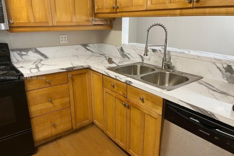 Condo in Miramar, Florida, 3 bedrooms  № 1997017 - photo 5