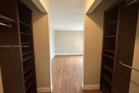 Condo in Miramar, Florida, 3 bedrooms  № 1997017 - photo 22