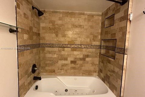 Condo in Miramar, Florida, 3 bedrooms  № 1997017 - photo 26