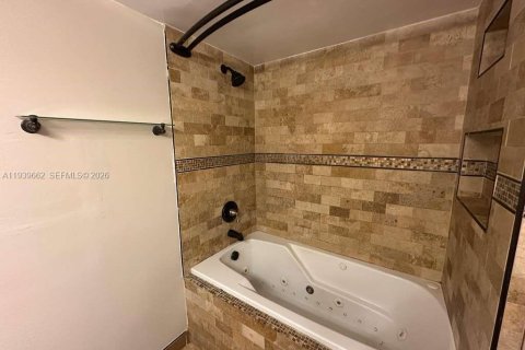 Condo in Miramar, Florida, 3 bedrooms  № 1997017 - photo 27