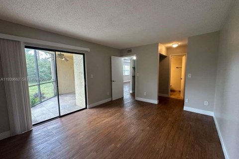 Condo in Miramar, Florida, 3 bedrooms  № 1997017 - photo 20